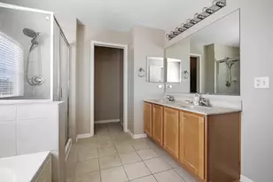 668 Acadia Cir, Crystal Lake, IL 60014 - Photo 11