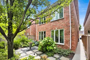 1727 W Peterson Ave, Chicago, IL 60660 - Photo 1