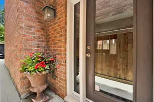 1727 W Peterson Ave, Chicago, IL 60660 - Photo 5