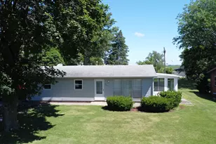 625 W Blue St, Sheldon, IL 60966 - Photo 1