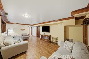 5725 N Artesian Ave, Chicago, IL 60659 - Photo 9