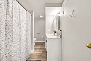 769 Parker Ave, Aurora, IL 60505 - Photo 17