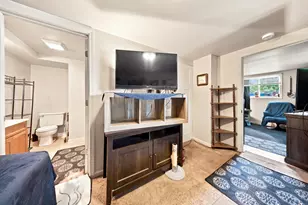 769 Parker Ave, Aurora, IL 60505 - Photo 9