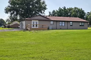 110 Grayson Rd, Eldorado, IL 62930 - Photo 5