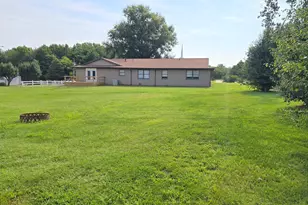 110 Grayson Rd, Eldorado, IL 62930 - Photo 3