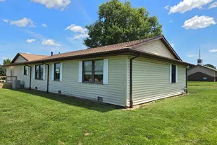 110 Grayson Rd, Eldorado, IL 62930 - Photo 3