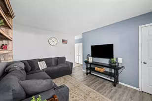 909 Ash Dr, Colona, IL 61241 - Photo 3