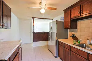 1412 Windsor Cir, Carpentersville, IL 60110 - Photo 9