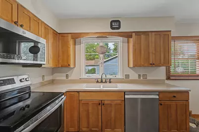 715 N Green Street, McHenry, IL 60050 - Photo 11