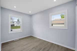 915 Mayfield Dr, Round Lake Beach, IL 60073 - Photo 15