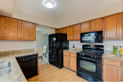 121 Heath Place, Westmont, IL 60559 - Photo 9