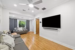 5523 N Neenah Ave, Chicago, IL 60656 - Photo 3