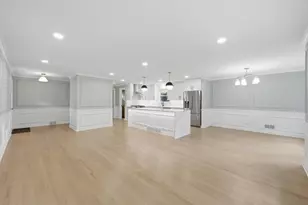 8434 Lawndale Ave, Skokie, IL 60076 - Photo 3