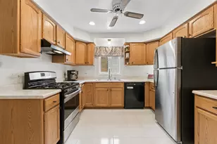 2009 Keeney St, Evanston, IL 60202 - Photo 5