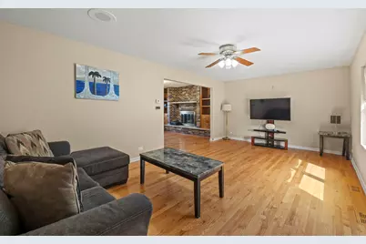 1300 Wolff Avenue, Elgin, IL 60123 - Photo 25