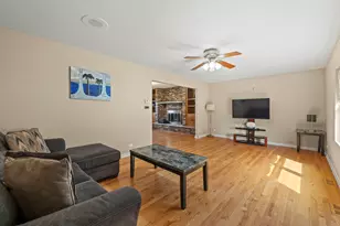 1300 Wolff Ave, Elgin, IL 60123 - Photo 25