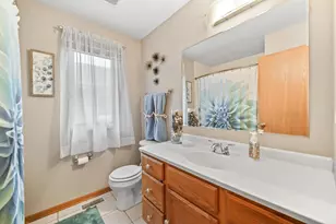 8850 S Mozart Ave, Evergreen Park, IL 60805 - Photo 11