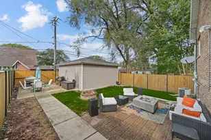 8850 S Mozart Ave, Evergreen Park, IL 60805 - Photo 23