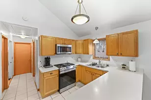 8850 S Mozart Ave, Evergreen Park, IL 60805 - Photo 7