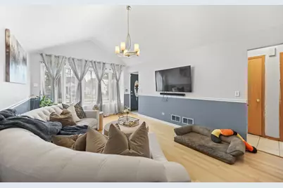 8850 S Mozart Avenue, Evergreen Park, IL 60805 - Photo 3