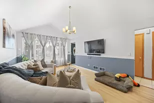 8850 S Mozart Ave, Evergreen Park, IL 60805 - Photo 3