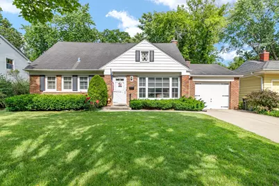 915 N Pine Avenue, Arlington Heights, IL 60004 - Photo 1