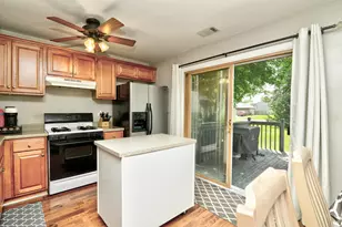 1265 Downing St, Roselle, IL 60172 - Photo 9