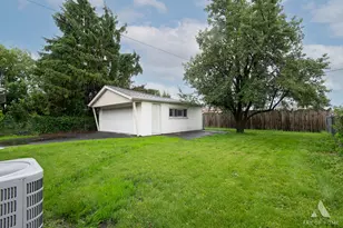 6127 W 79th Pl, Burbank, IL 60459 - Photo 3