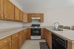 2549 Lincoln Park Ct, Crest Hill, IL 60403 - Photo 7
