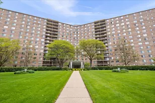 7141 N Kedzie Ave, Chicago, IL 60645 - Photo 1