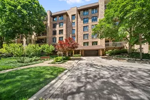 3810 Mission Hills Rd, Northbrook, IL 60062 - Photo 1