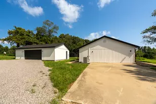 956 Auburn Ln SE, Orangeville, IL 62939 - Photo 37