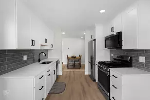 7010 Park Ln Ct, Woodridge, IL 60517 - Photo 9