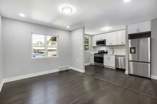 142 Callan Ave, Evanston, IL 60202 - Photo 3