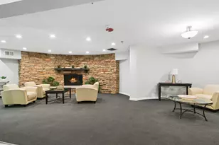 250 W Parliament Pl, Mount Prospect, IL 60056 - Photo 3