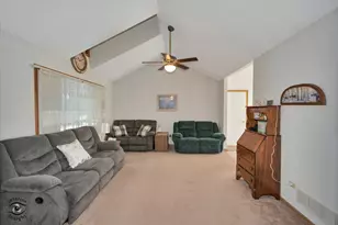 930 Meadowbrook Rd, Elwood, IL 60421 - Photo 5