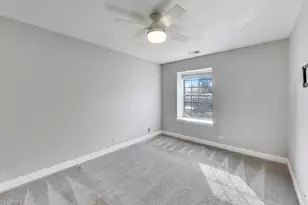 10 Waterbury Ln, Schaumburg, IL 60193 - Photo 15