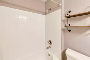 10 Waterbury Ln, Schaumburg, IL 60193 - Photo 23
