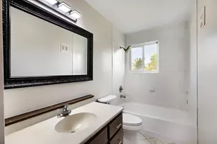 2474 Sunlight Ct, Aurora, IL 60502 - Photo 7