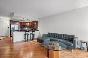 807 Davis St, Evanston, IL 60201 - Photo 5