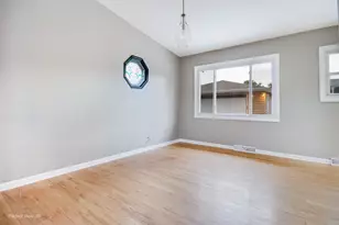 7831 Sprucewood Ave, Woodridge, IL 60517 - Photo 7