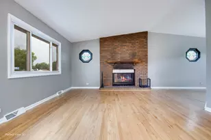 7831 Sprucewood Ave, Woodridge, IL 60517 - Photo 5
