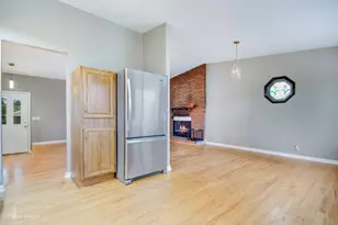 7831 Sprucewood Ave, Woodridge, IL 60517 - Photo 3