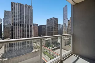 240 E Illinois St, Chicago, IL 60611 - Photo 21