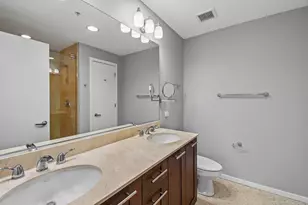 240 E Illinois St, Chicago, IL 60611 - Photo 13