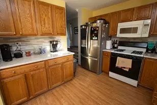 990 Wilkinson Ln, North Aurora, IL 60542 - Photo 11