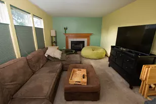 990 Wilkinson Ln, North Aurora, IL 60542 - Photo 9