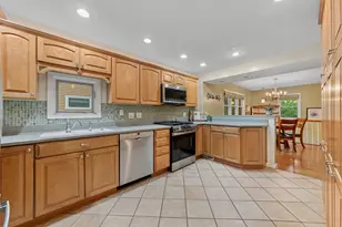 770 Highland Ave, Glen Ellyn, IL 60137 - Photo 5