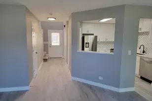 2992 Heatherwood Ct, Schaumburg, IL 60194 - Photo 5