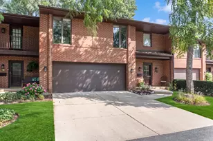 120 Boardwalk Pl, Park Ridge, IL 60068 - Photo 1